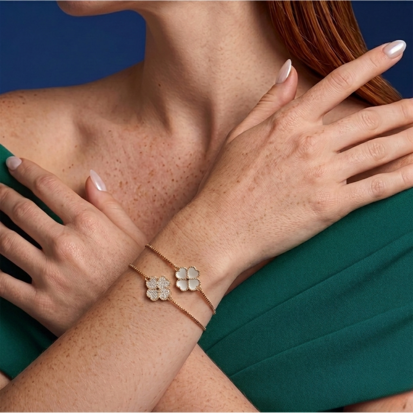 Pulseira Dupla Face de Trevo Banhada a Ouro