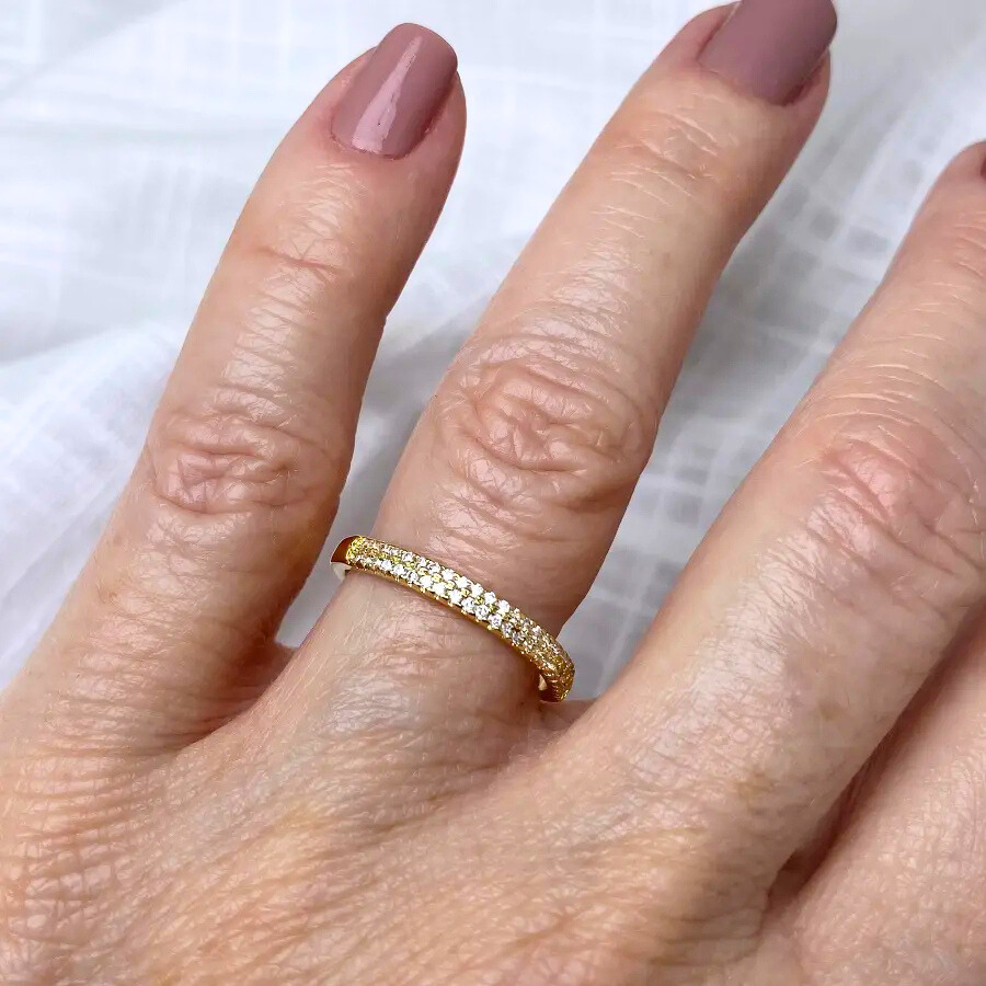 Anel Aparador Dourado Cravejado com Zircónias em banho 18K