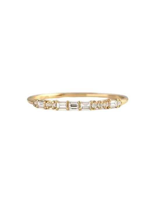 Anel Dourado Minimalista com Zircónias em Linha