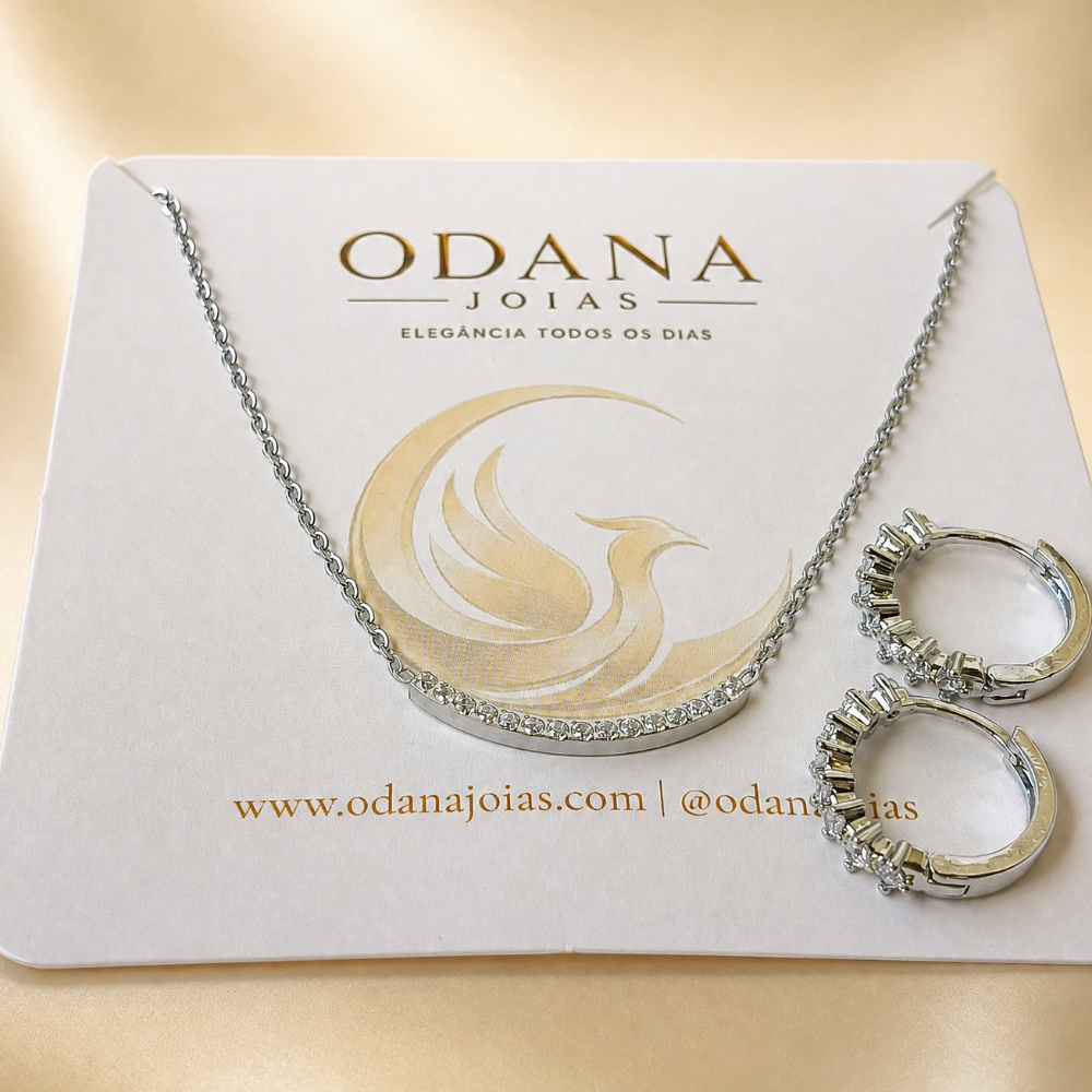 Conjunto Prateado em Aço Inoxidável com Zircônias Brilhantes