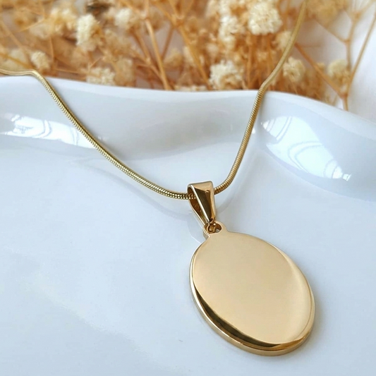 Colar Oval Dourado Personalizável em Aço Inoxidável