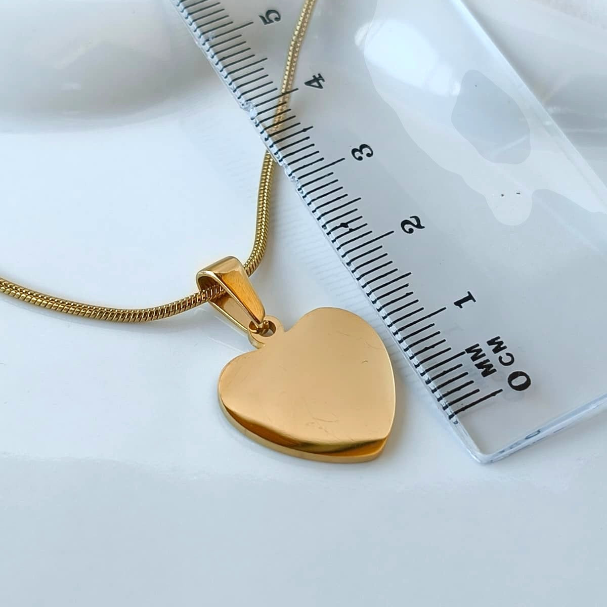 Colar Dourado com Medalha Personalizável em Aço Inoxidável