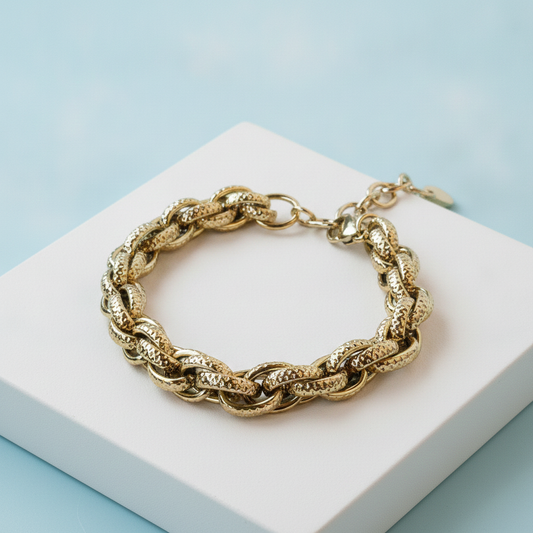 Pulseira Feminina em Aço Dourado com Elos Texturizados
