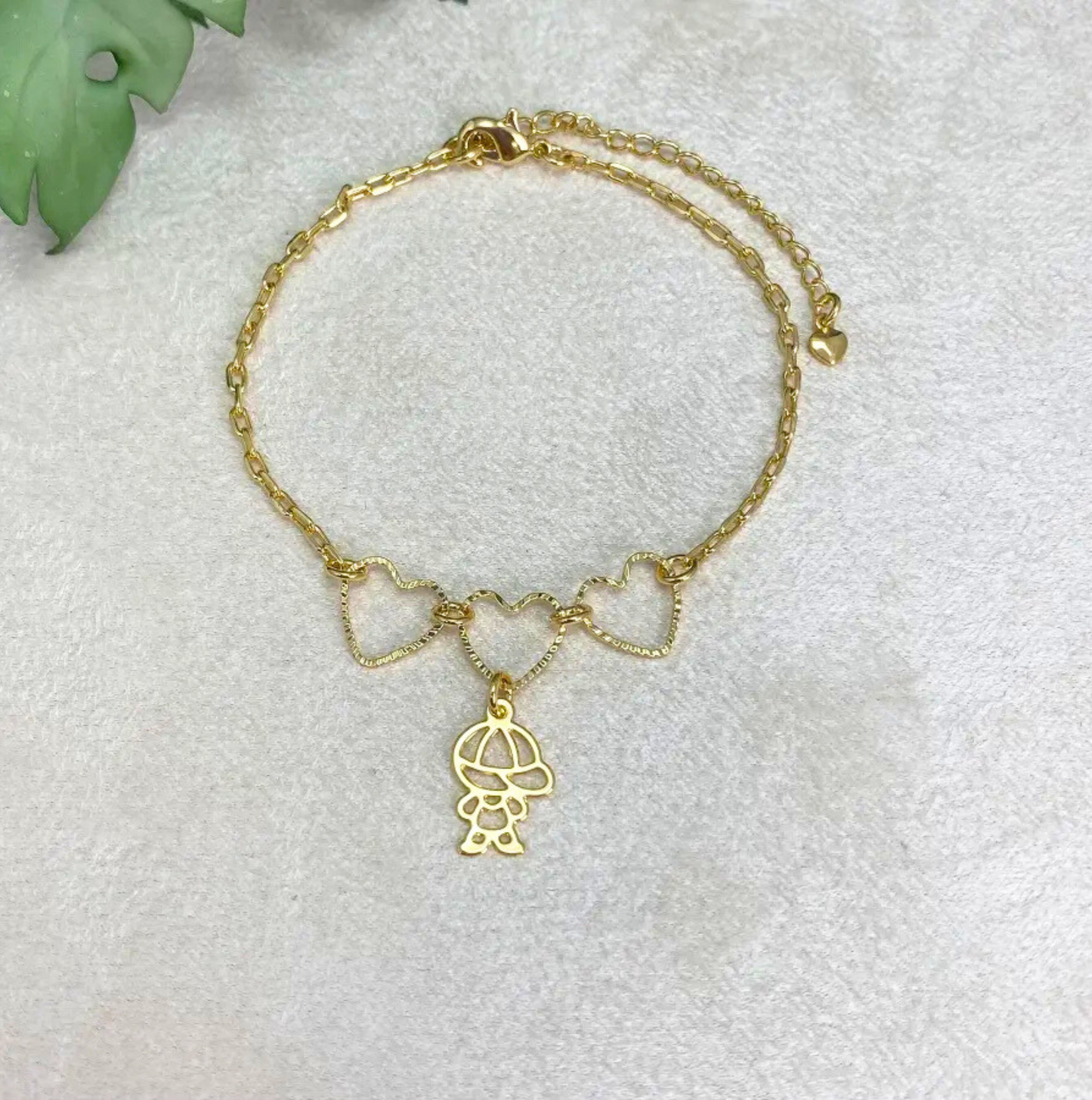 Pulseira com Corações Vazados com Menino em banho 18K
