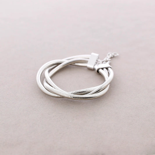 Pulseira de metal de arame triplo