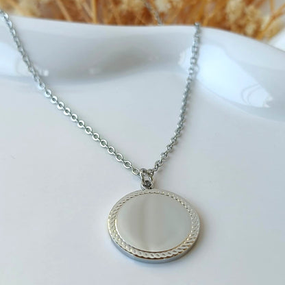 Colar Prateado com Medalha Personalizável em Aço Inoxidável
