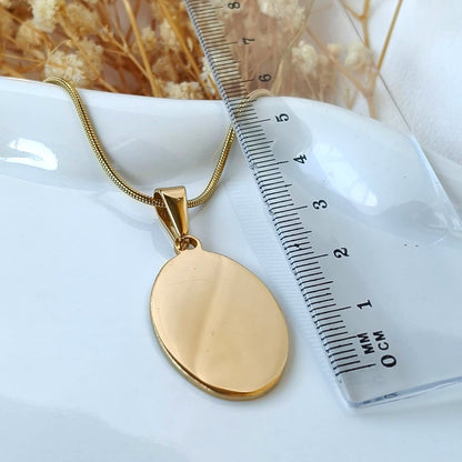 Colar Oval Dourado Personalizável em Aço Inoxidável