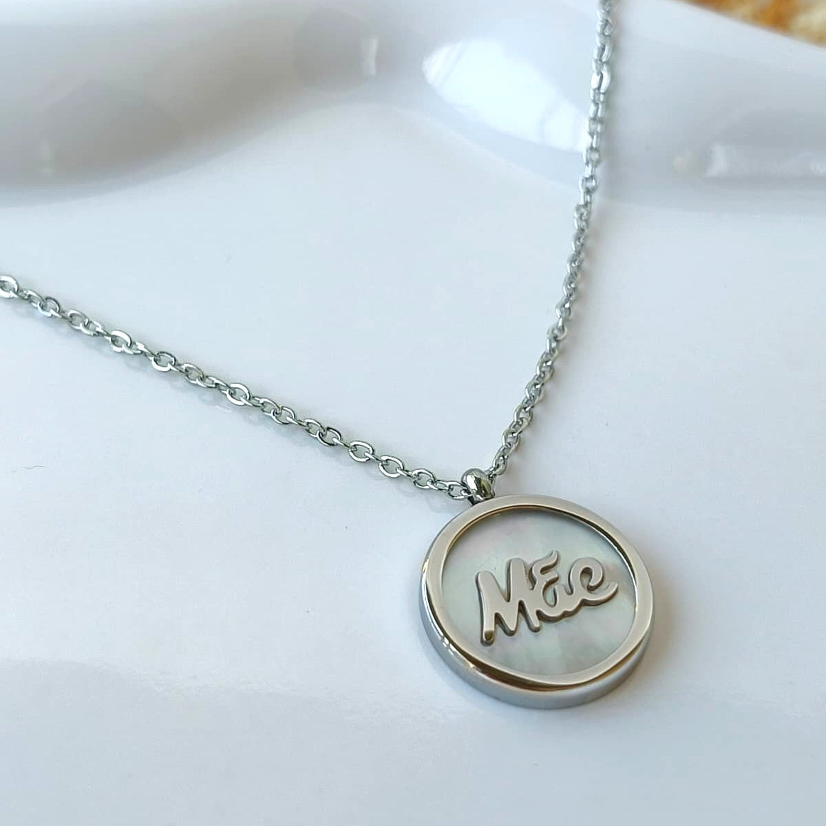 Colar Dourado Mãe com Madrepérola em Aço Inoxidável