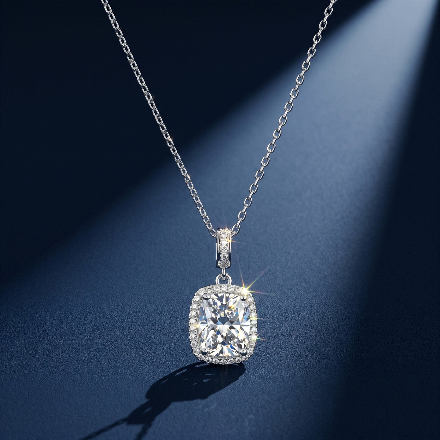 Colar Feminino em Prata 925 com Pendente Retangular Brilhante