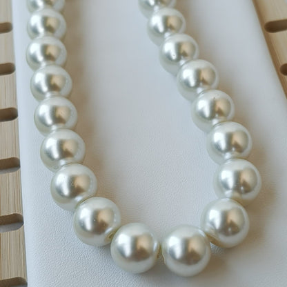Colar Feminino em Aço com Pérolas Clássicas e Elegantes 10mm