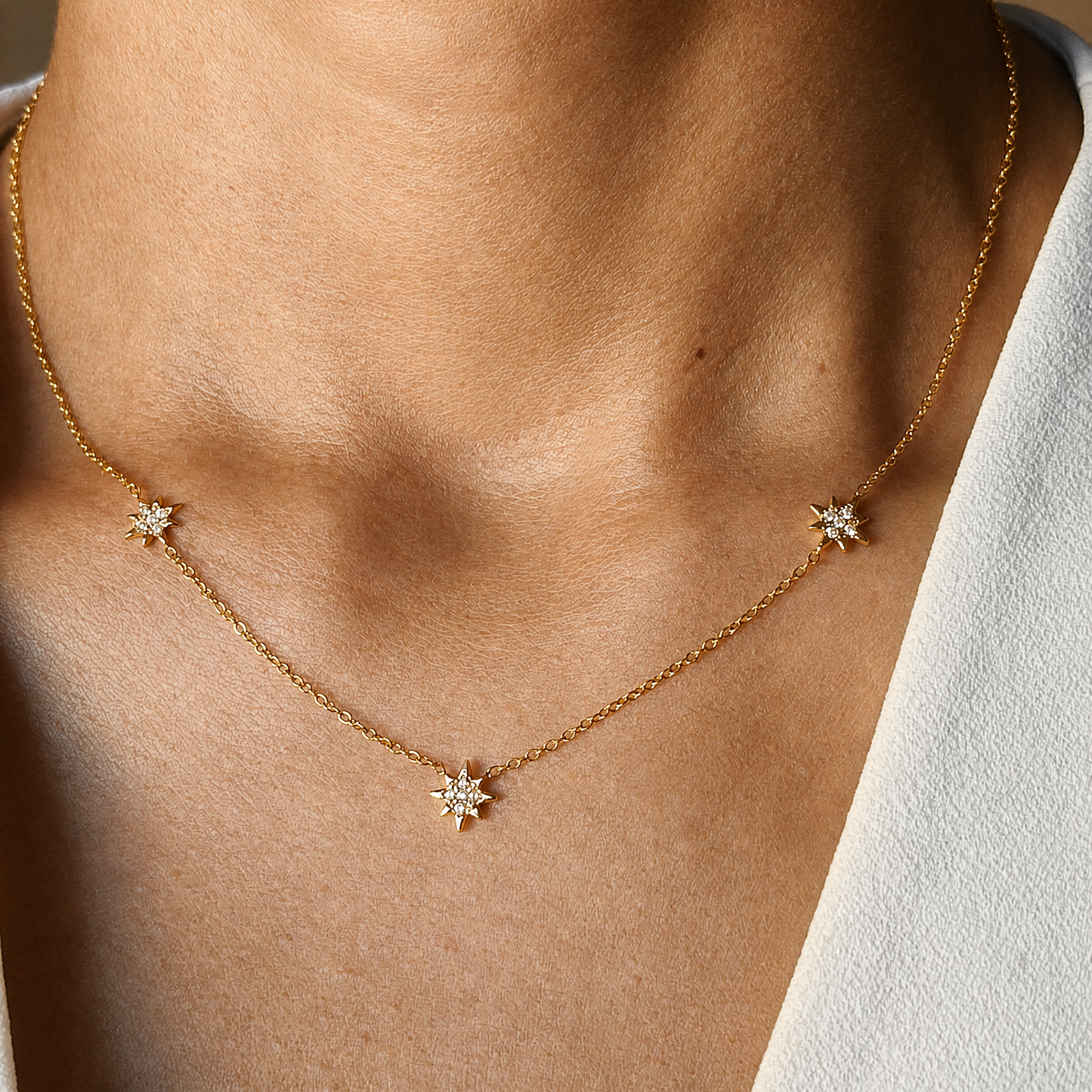 Conjunto Dourado em Aço tranquilo com Pendentes de Estrelas